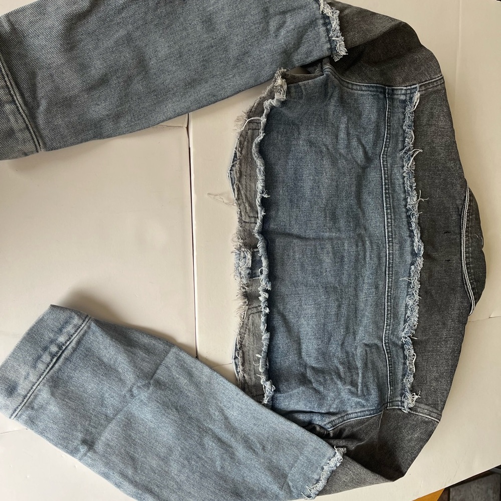 PrettyLittleThing Gray and Blue Denim Cropped Frayed Jacket Size 4 - Picture 10 of 11